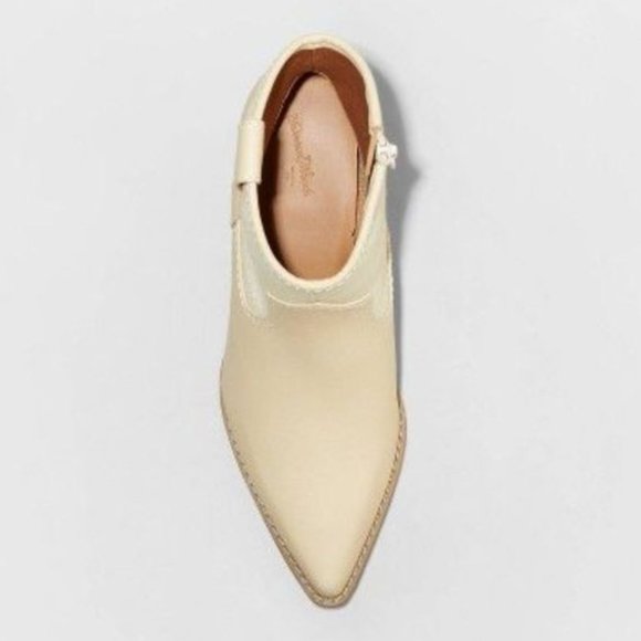 Women's Kay Western Boots - Universal Thread™ Off-White SIZE 8 - Picture 2 of 2